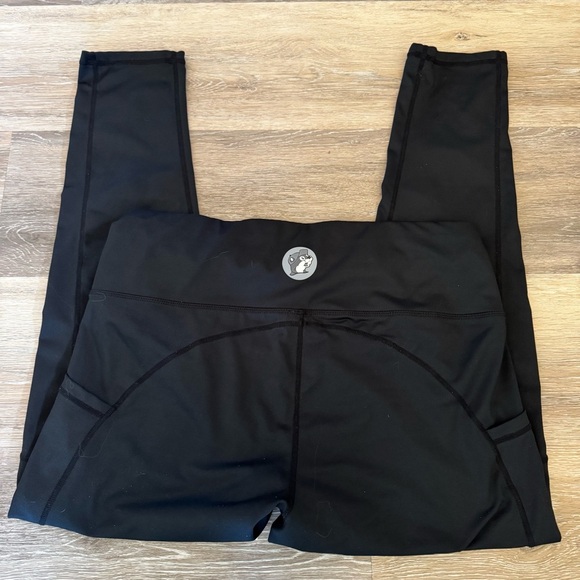 “SOLD” Buc-ee’s Women’s Black Athletic Capri Yoga Pants Leggings Size Large - Picture 2 of 6